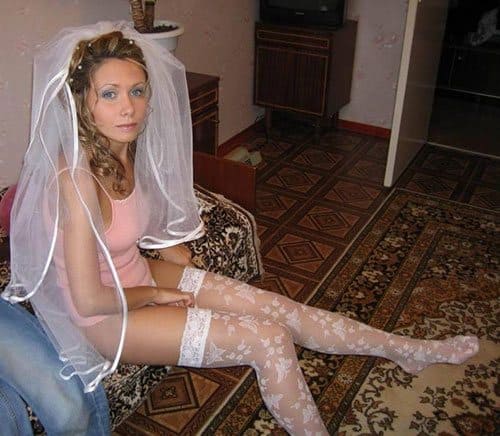 Сексуальные невесты в белых чулках с подвязками 19 из 30 фото