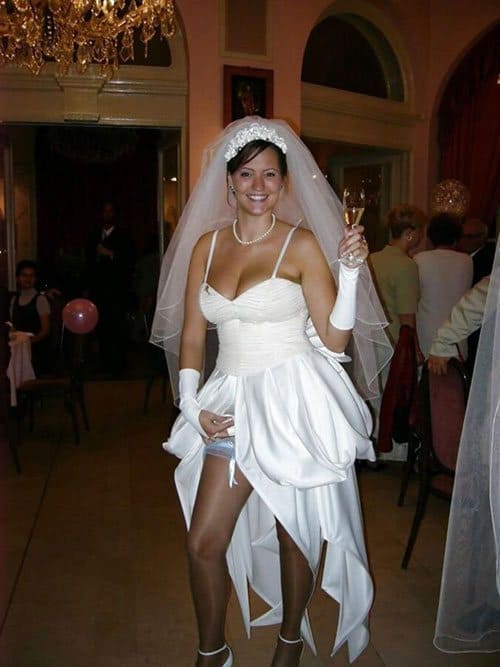 Сексуальные невесты в белых чулках с подвязками 6 из 30 фото