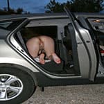 Необычный секс и мастурбация на заднем сидении авто