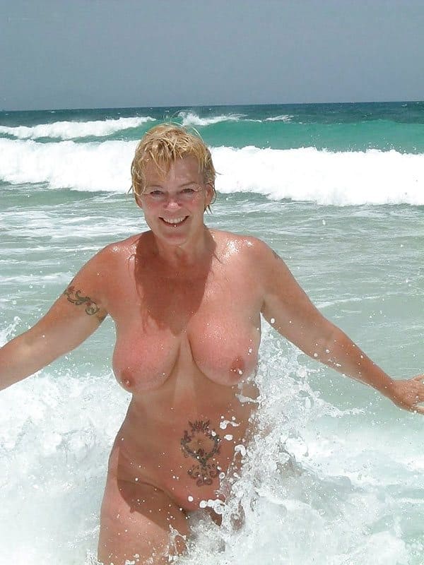 Пляжные голые мамочки 2017 горячие фото 14 из 30 фото