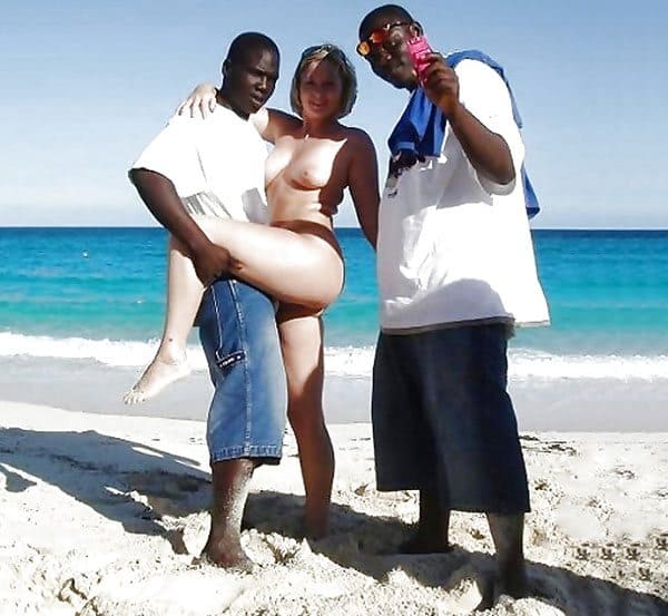 Белые женщины едут на отдых ради пляжного секса с большим черным членом 1 из 30 фото