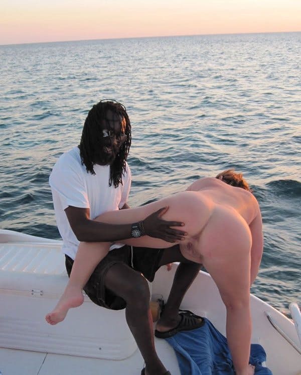 Белые женщины едут на отдых ради пляжного секса с большим черным членом 15 из 30 фото