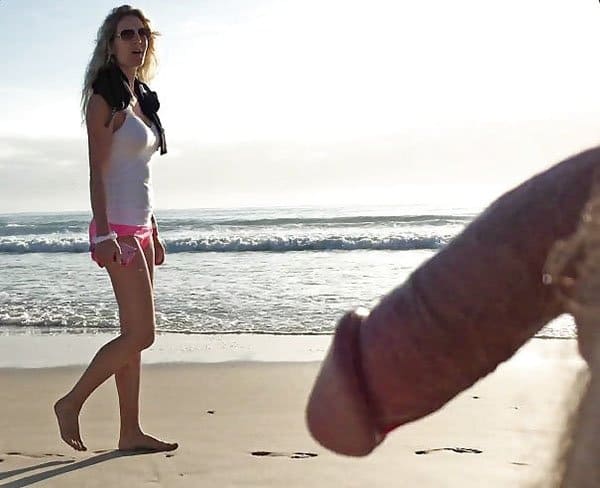 Реакция девушек на голый член эксгибициониста на пляже 1 из 18 фото