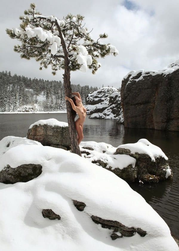 Голые девушки в зимнем лесу ню фото 5 из 30 фото