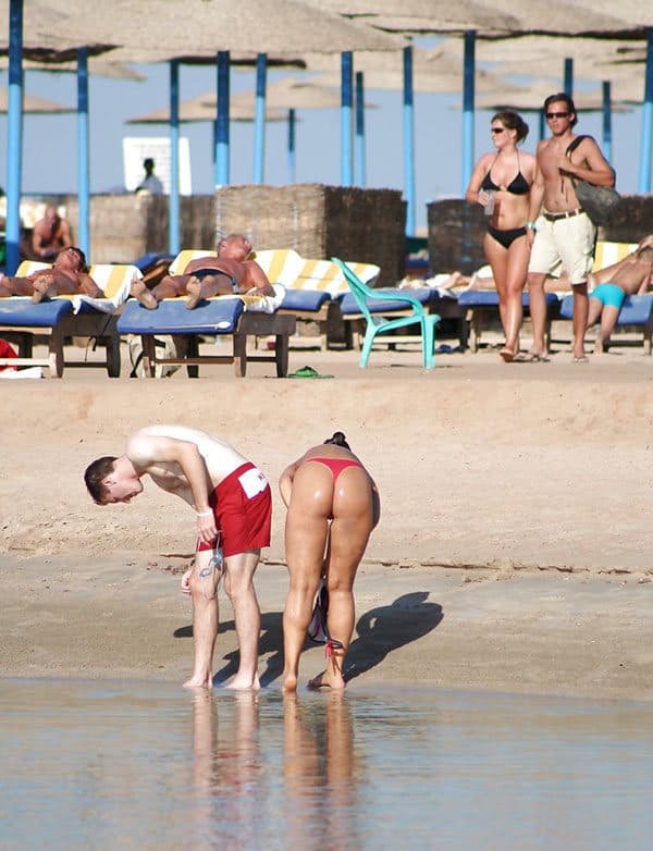 Русские девушки в стрингах на пляже 1 из 30 фото