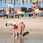 Русские девушки в стрингах на пляже