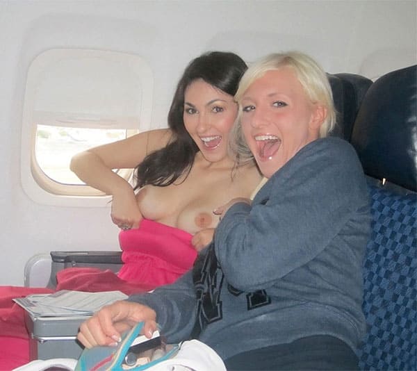 Голые девушки на борту самолета 7 из 40 фото