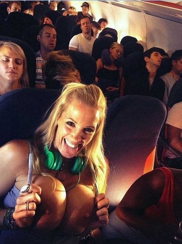 Голые девушки на борту самолета 9 из 40 фото