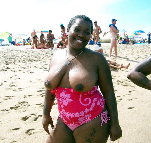 Подборка негритянок на пляже 10 из 40 фото