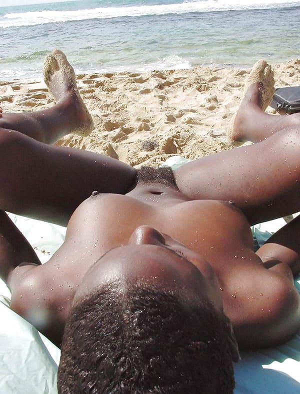 Подборка негритянок на пляже 26 из 40 фото