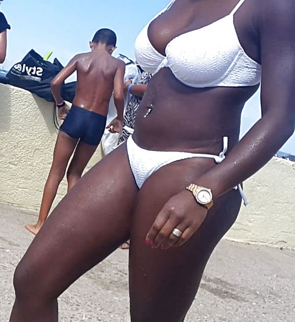 Подборка негритянок на пляже 34 из 40 фото
