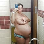 Селфи беременной с огромными дойками