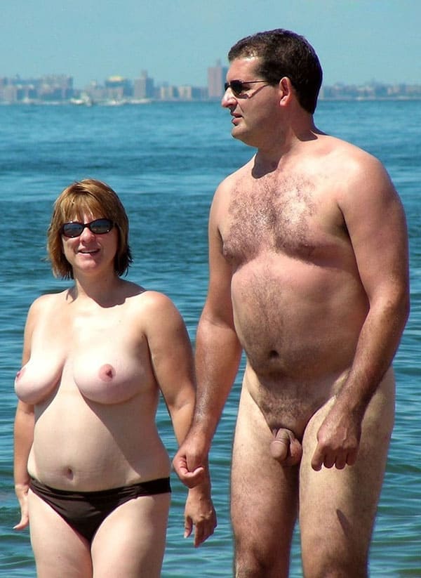 Голые женщины на нудистском пляже 11 из 50 фото
