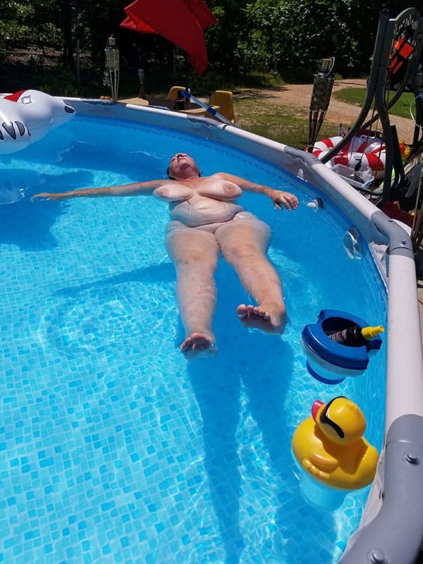 Толстые женщины в бассейне 8 из 50 фото