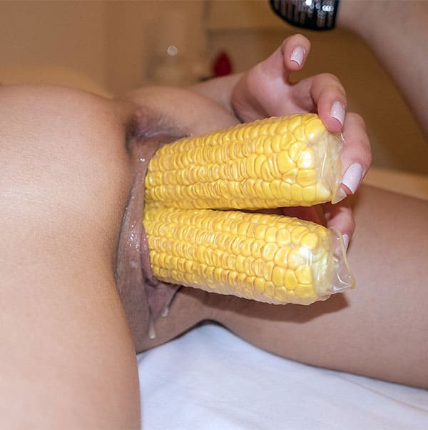 Девушки мастурбируют кукурузой подборка 19 из 50 фото