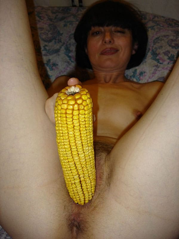 Девушки мастурбируют кукурузой подборка 49 из 50 фото