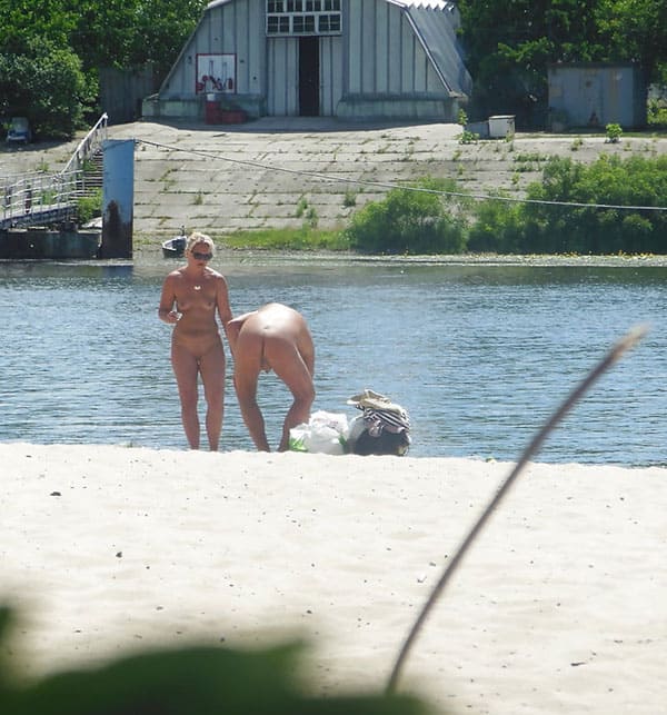 Нудистский пляж в Киеве съемка скрытой камерой 12 из 20 фото