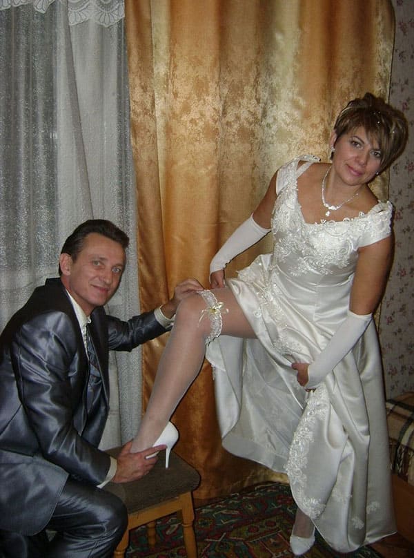 Русская невеста позирует перед мужем 1 из 33 фото