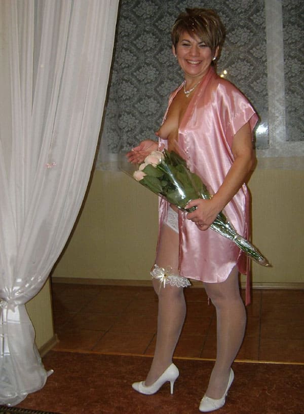 Русская невеста позирует перед мужем 25 из 33 фото