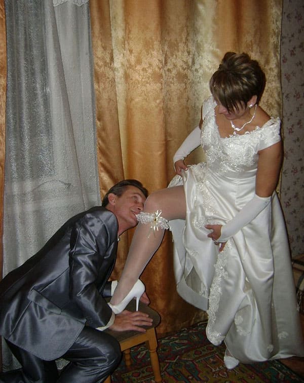 Русская невеста позирует перед мужем 3 из 33 фото