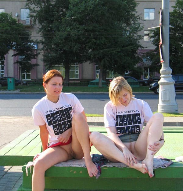 Две русские лесбиянки занимаются сексом в центре города 111 из 130 фото