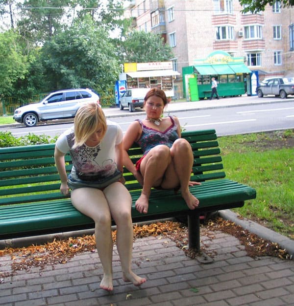 Две русские лесбиянки занимаются сексом в центре города 54 из 130 фото