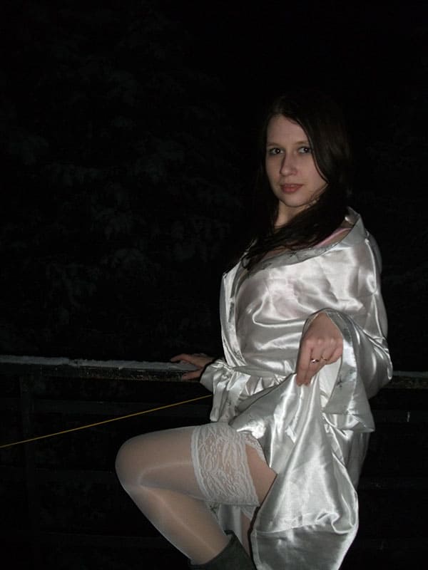Молоденькая девушка любит одеваться в костюмы для ролевых игр 22 из 98 фото