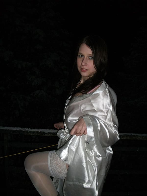 Молоденькая девушка любит одеваться в костюмы для ролевых игр 23 из 98 фото