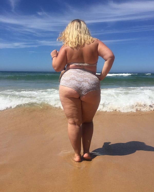 Сексуальные толстушки на пляже в купальниках 1 из 45 фото