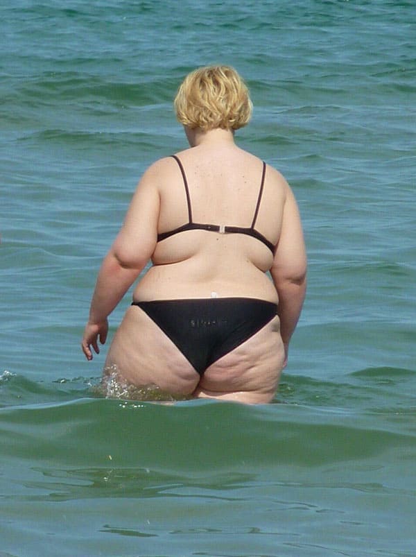 Сексуальные толстушки на пляже в купальниках 24 из 45 фото