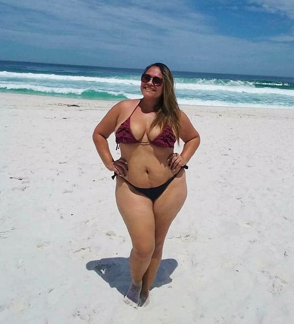 Сексуальные толстушки на пляже в купальниках 25 из 45 фото
