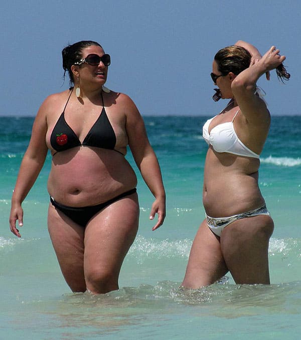 Сексуальные толстушки на пляже в купальниках 28 из 45 фото