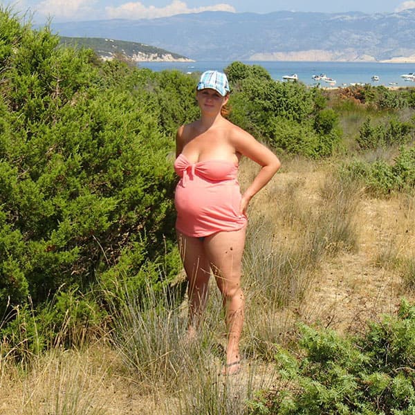 Беременная нудистка позирует мужу на курорте 6 из 60 фото