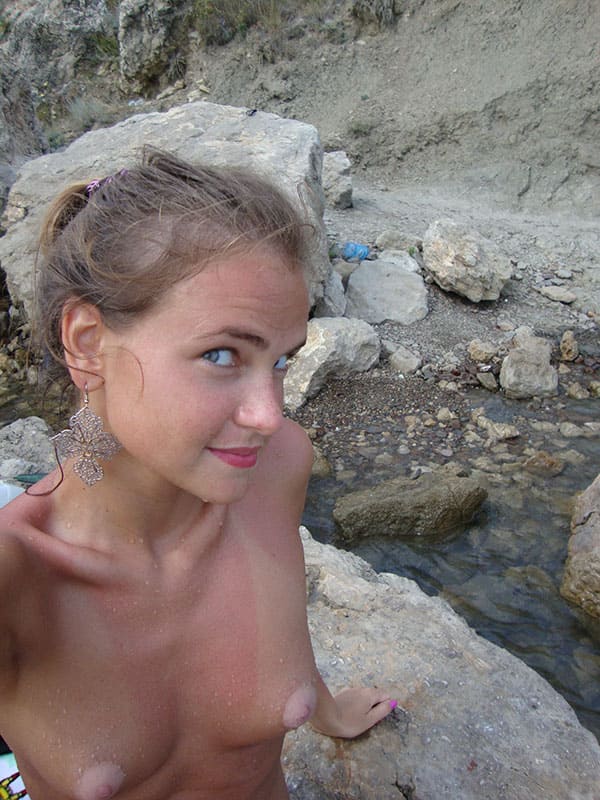 Молодые нудисты отдыхают в Крыму дикарем 97 фото