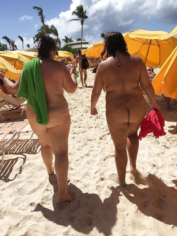 Голые толстушки на нудистском пляже 1 из 50 фото