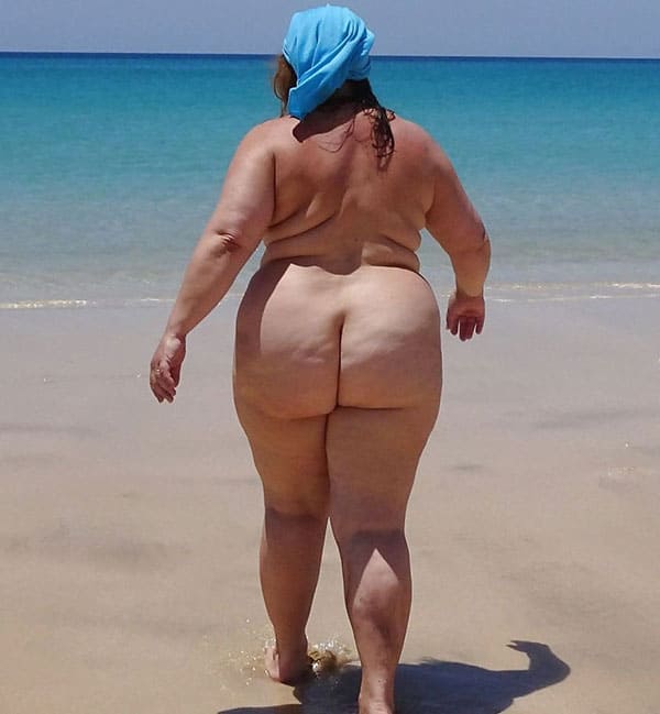 Голые толстушки на нудистском пляже 19 из 50 фото