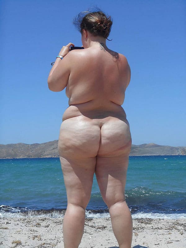 Голые толстушки на нудистском пляже 42 из 50 фото