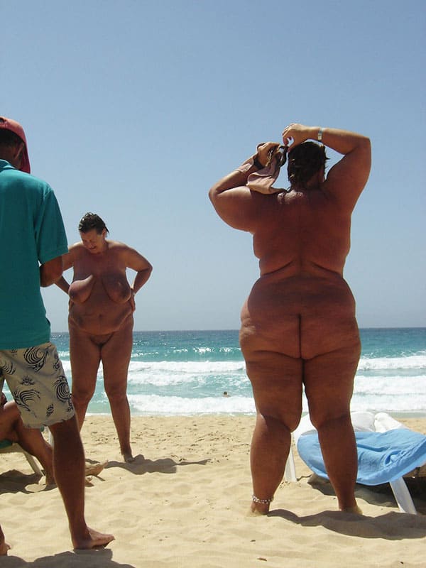 Голые толстушки на нудистском пляже 44 из 50 фото