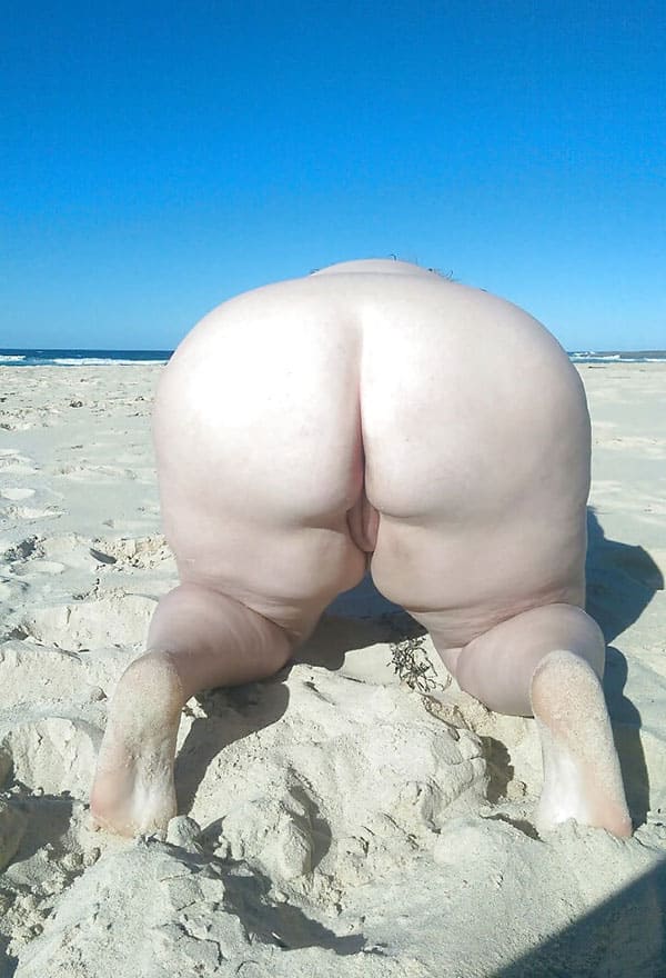 Голые толстушки на нудистском пляже 48 из 50 фото