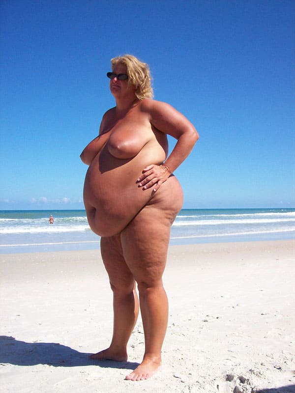 Голые толстушки на нудистском пляже 50 из 50 фото