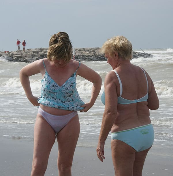 Девушки на пляже в нижнем белье 37 из 40 фото