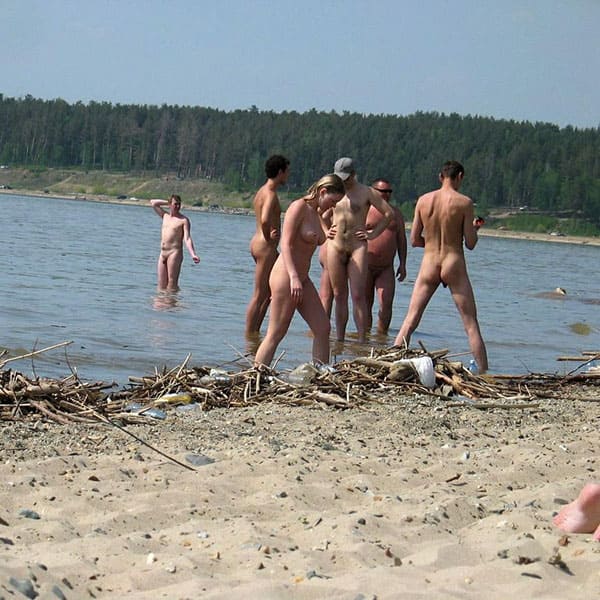 Нудистский пляж в Новосибирске подсмотренное 11 из 65 фото