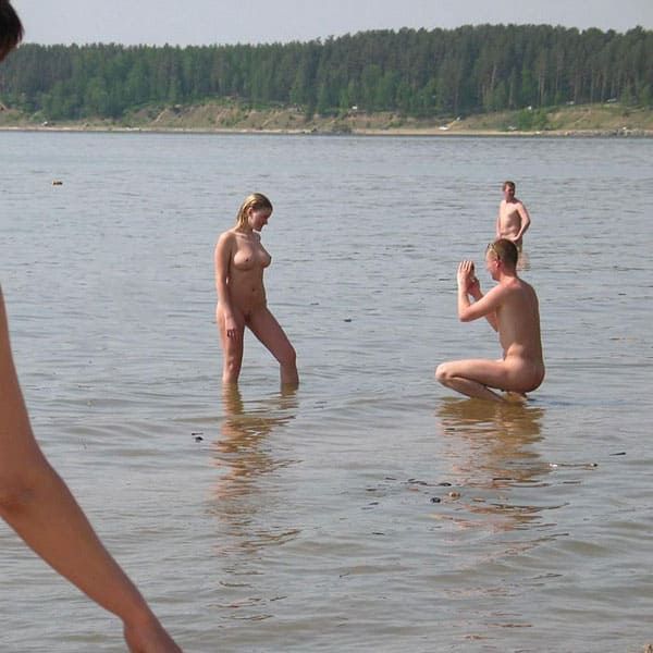 Нудистский пляж в Новосибирске подсмотренное 13 из 65 фото