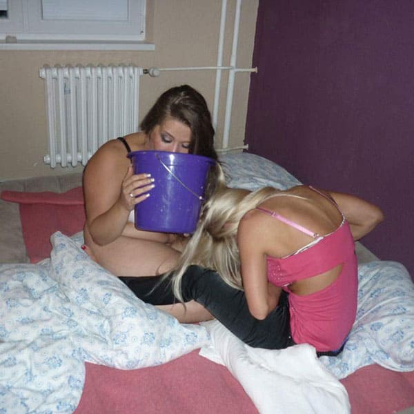 Пьяная пижамная вечеринка закончилась лесбийскими играми 6 из 54 фото