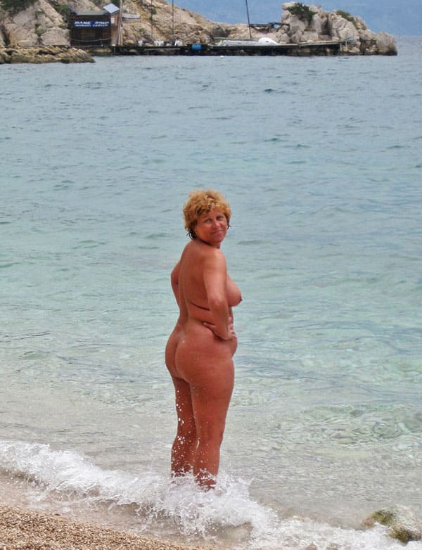Голые бабушки на нудистском пляже 2 из 60 фото