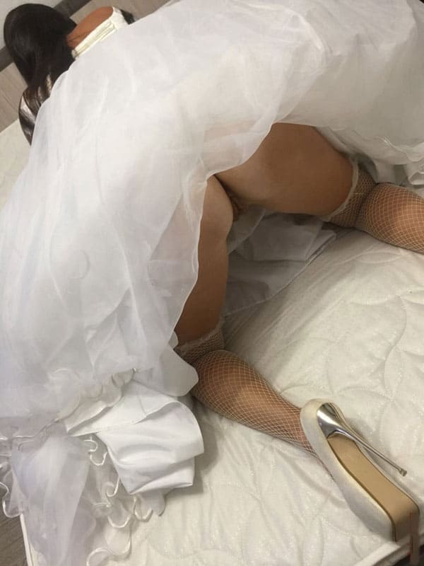 Русскую невесту трахают в свадебном платье 12 из 20 фото