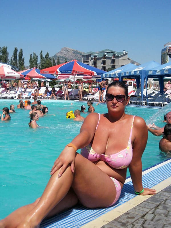 Русские женщины на пляже с большими сиськами фото