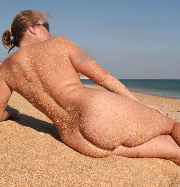 Минет на нудистском пляже со спермой на лицо 45 из 49 фото