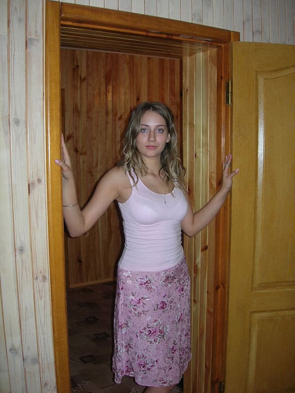 Молодые украинки в одежде и без 35 из 60 фото