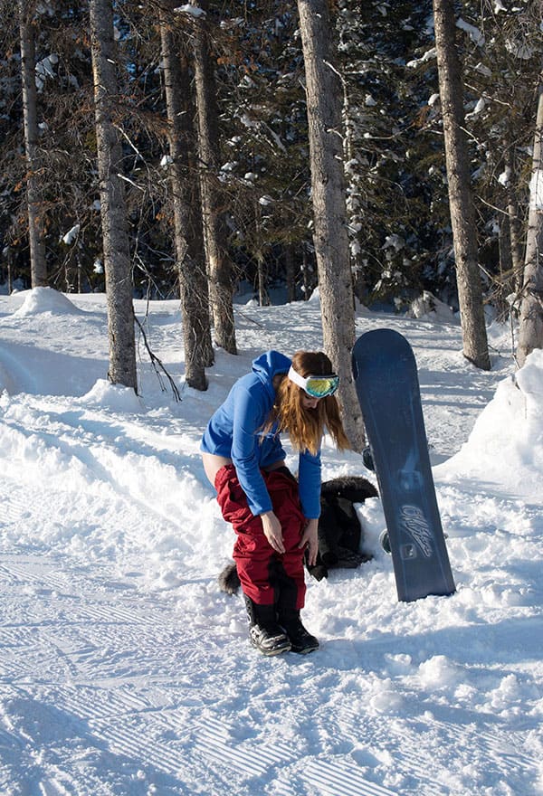 Голая девушка катается на сноуборде зимой 1 из 243 фото